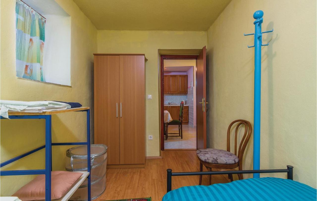 Pet Friendly Apartment In Porec With Wifi 외부 사진