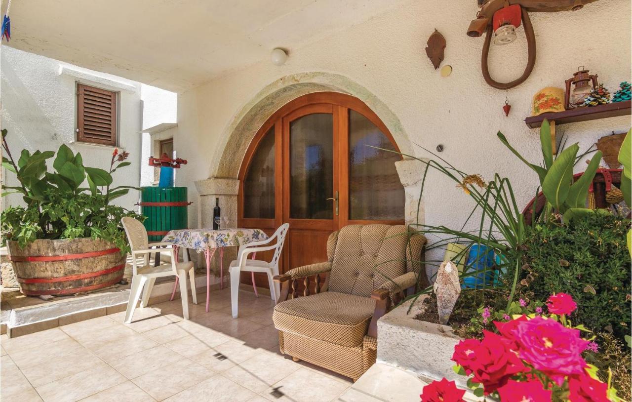 Pet Friendly Apartment In Porec With Wifi 외부 사진