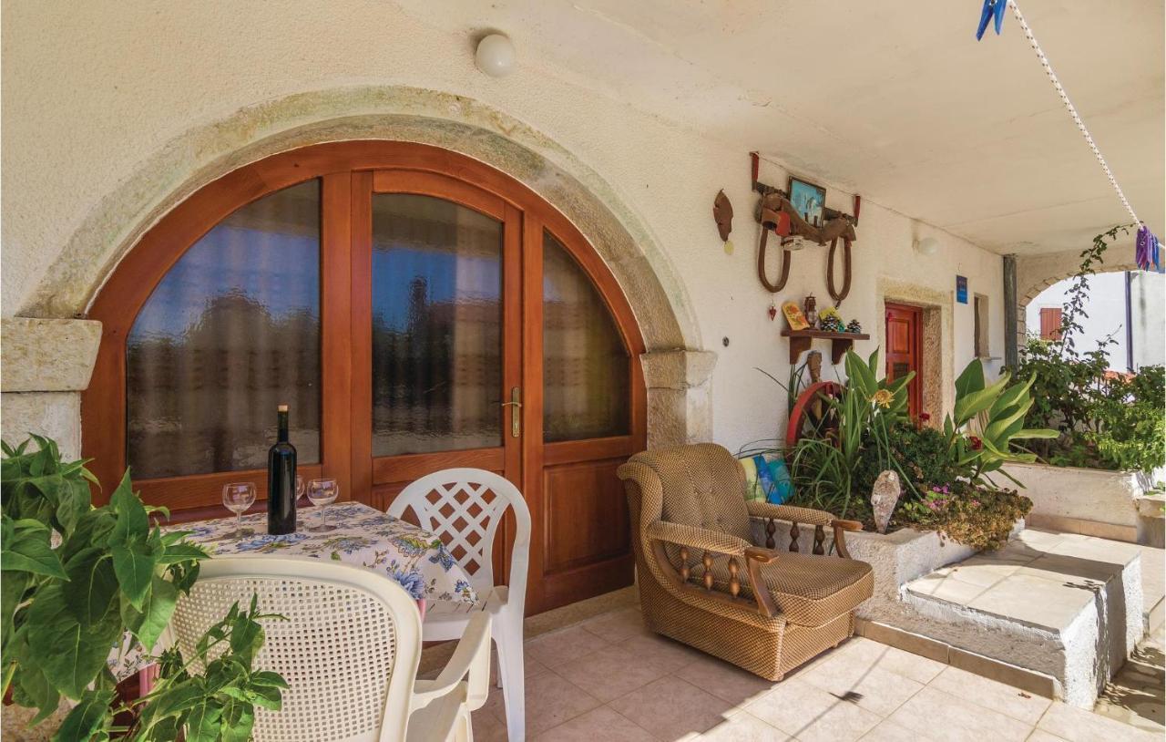 Pet Friendly Apartment In Porec With Wifi 외부 사진