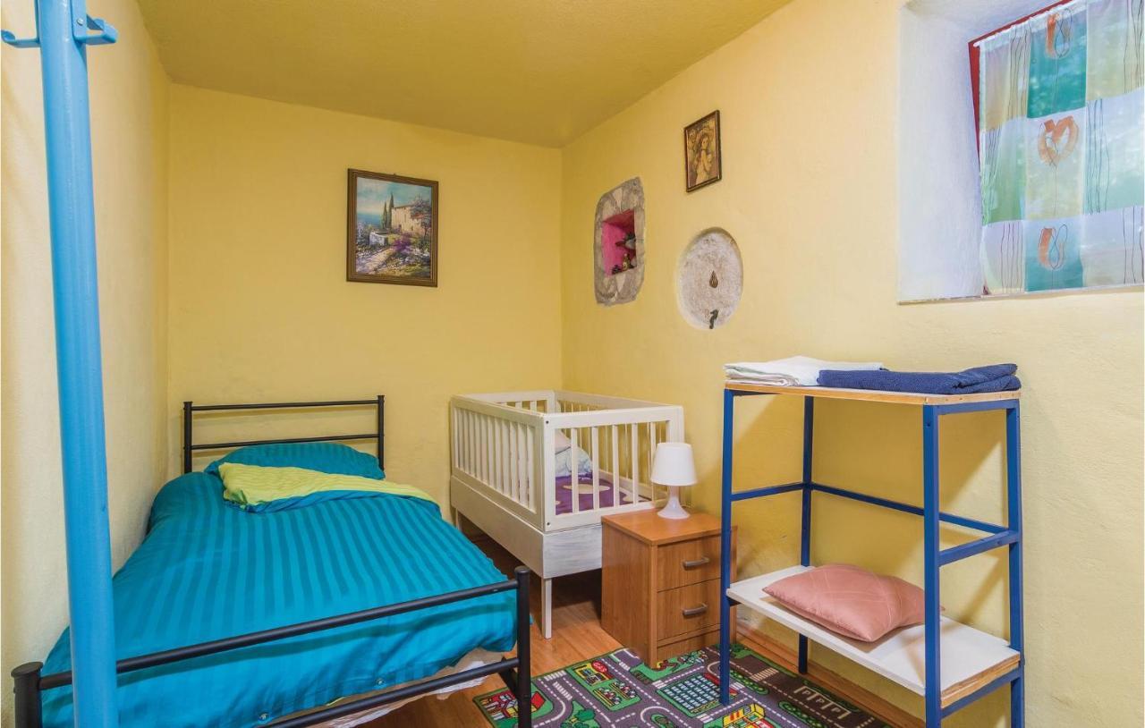 Pet Friendly Apartment In Porec With Wifi 외부 사진