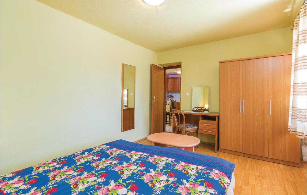 Pet Friendly Apartment In Porec With Wifi 외부 사진