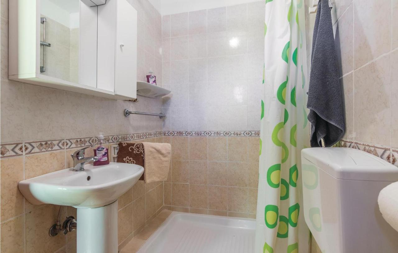 Pet Friendly Apartment In Porec With Wifi 외부 사진