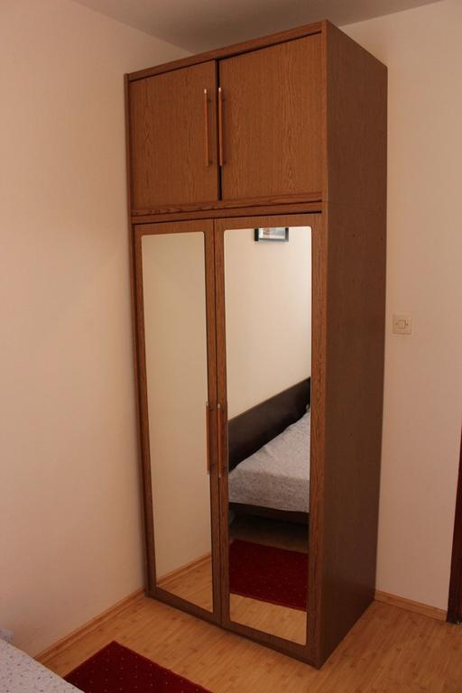 Pet Friendly Apartment In Porec With Wifi 객실 사진