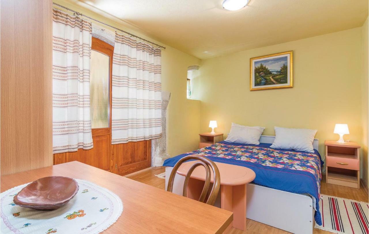 Pet Friendly Apartment In Porec With Wifi 외부 사진