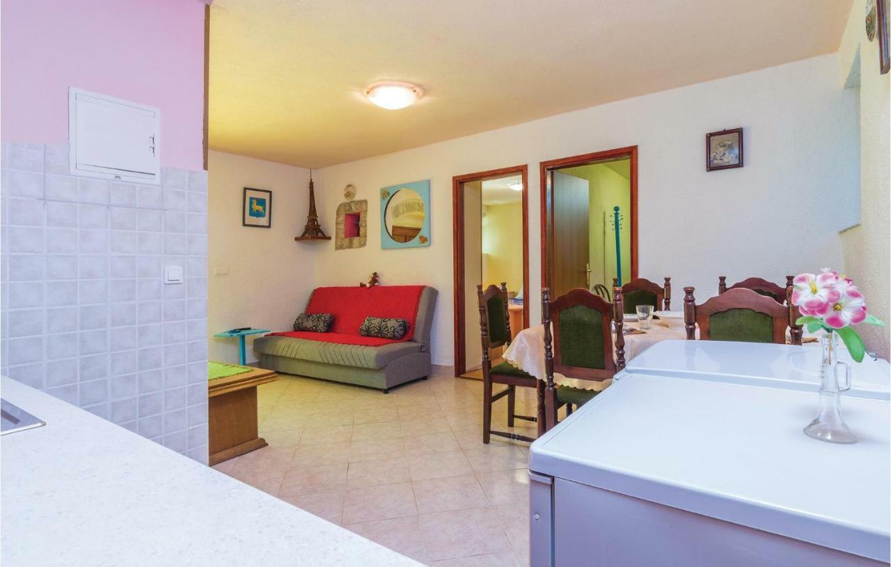 Pet Friendly Apartment In Porec With Wifi 외부 사진