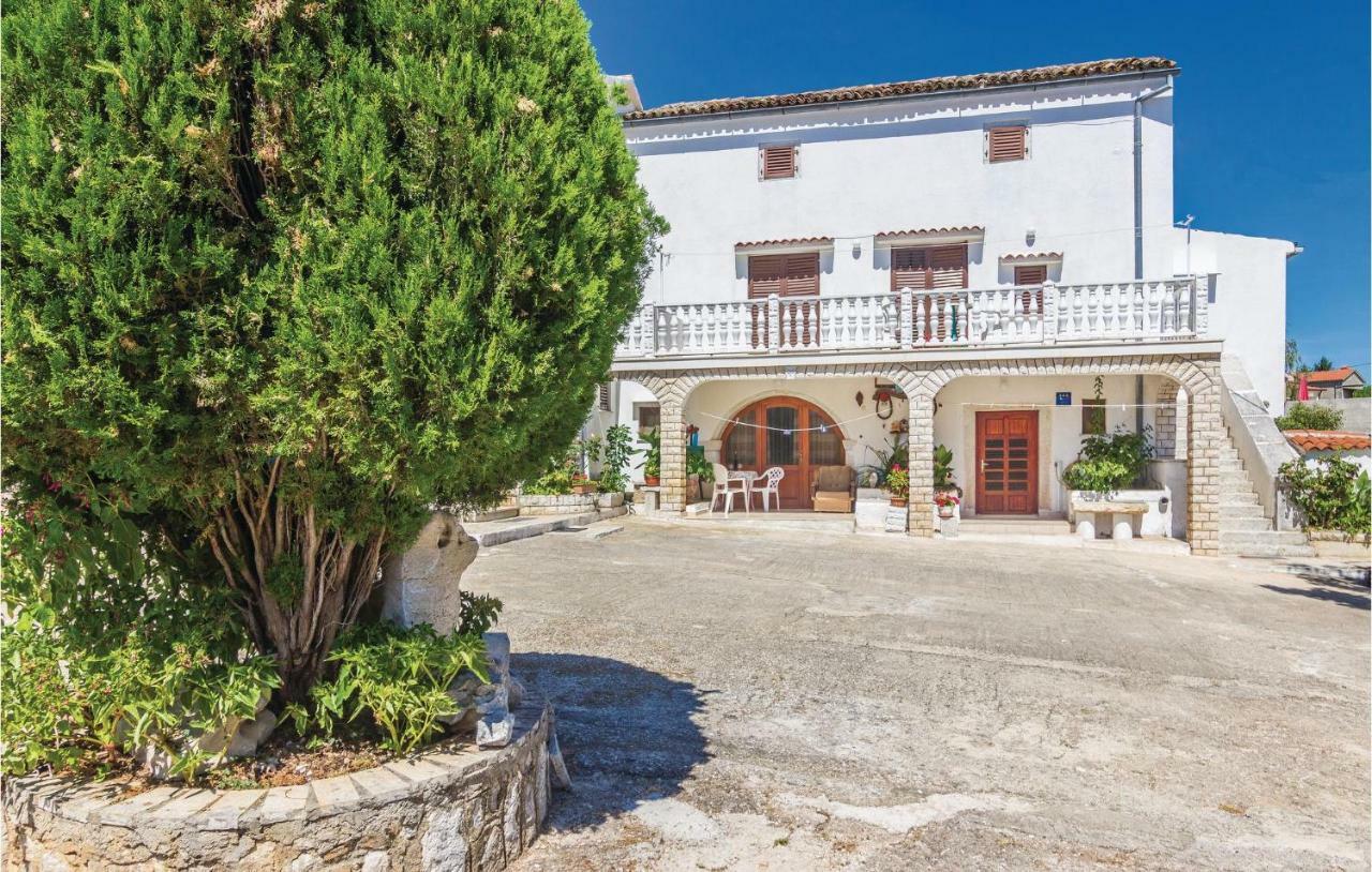 Pet Friendly Apartment In Porec With Wifi 외부 사진