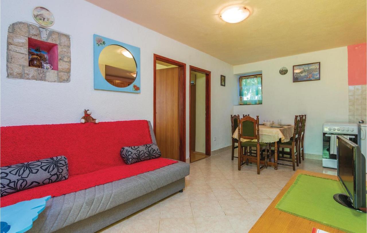 Pet Friendly Apartment In Porec With Wifi 외부 사진